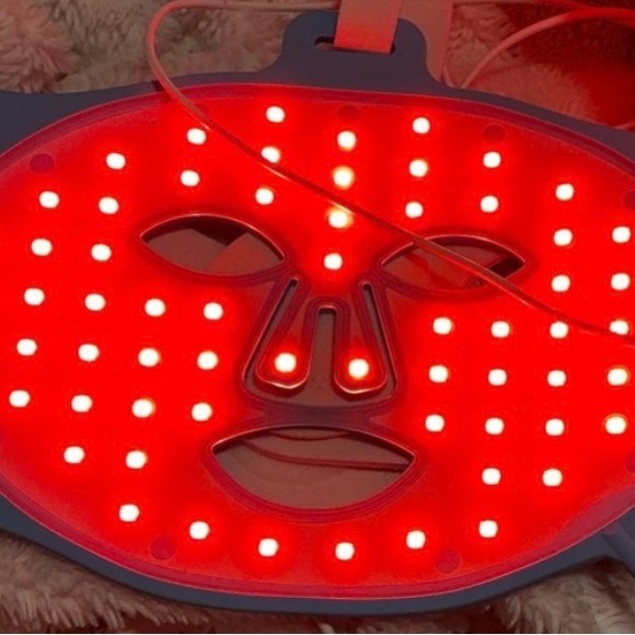 Higherdose Other - Higherdose Red Light Face Mask